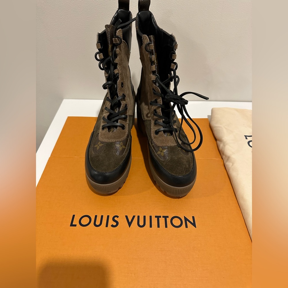 LV Laureate Platform Desert Boot- Size 9- practically new (worn 2 times)